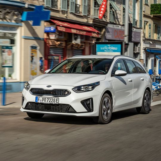 Den Kia Ceed Sportswagon gibt es ab März 2020 auch als Plug-in-Hybrid.(Bild:  Kia)