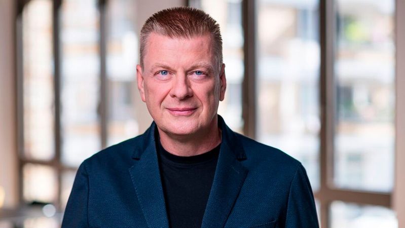 KI ja, Kontrollverlust nein: Laut IONOS-CEO Achim Weiß hat der deutsche Mittelstand verstanden, dass KI nur unter einer Bedingung funktioniert: Daten und Kontrolle müssen in den eigenen Händen bleiben.(Bild:  IONOS)