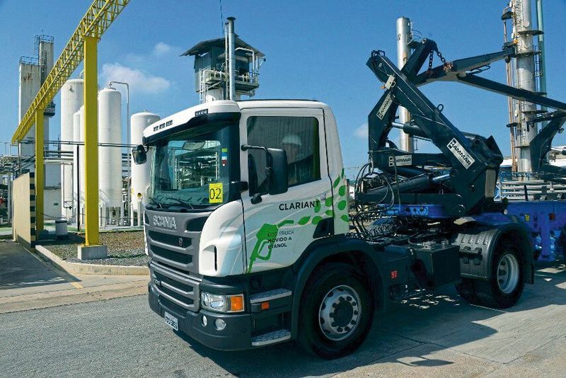 Auch die Nutzung als Biokraftstoff wird in Pilotprojekten in Deutschland und Scania in Brasilien erprobt – damit dürfte Clariant eines der ganz wenigen Unternehmen sein, dass Ethanol nach Brasilien exportiert (Clariant)