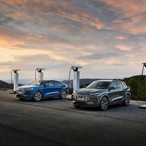 Beide Q6-Varianten im Vergleich.(Bild:  Audi AG)