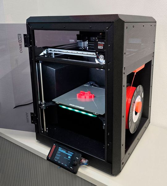 3D-Drucker von Prusa sind mittlerweile Teil des Sortiments im Carl-Roth-Webshop(Bild:  Carl Roth)