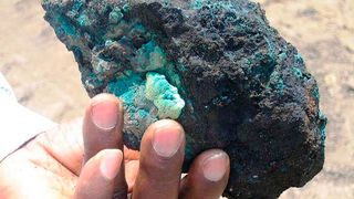 Erz mit Kobalt und Kupferanteilen. Beide Elemente gehören laut EU zu den kritischen, ja sogar strategischen Rohstoffen. Mit dem Critical Raw Materials Act hat man sich geeinigt, wie die Rohstoffsicherung abzulaufen hat. Dabei können auch die Aspekte Forschung und Innovation helfen. (Bild: Mining Chung)