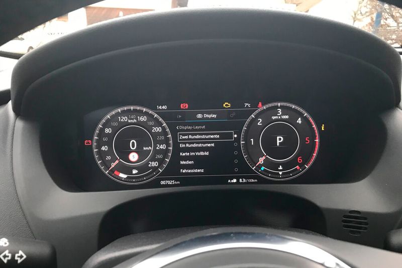 … um die vielen unterschiedlichen Funktionen des Fahrzeugs im Detail kennenzulernen … (Bild: Michel/»kfz-betrieb«)