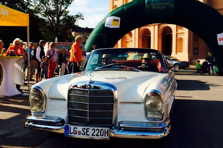 Thomas Dannacker, Geschäftsführer eines Mercedes-Partners mit Hauptsitz in Uelzen, tritt zur „Oberbayerischen Meister-Classic“ standesgemäß mit einem Mercedes-Oldtimer an. (privat)