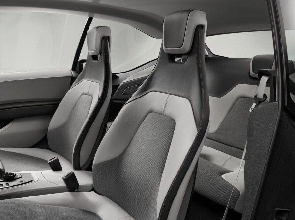Das BMW i3 Concept Coupé ist das erste vollständig vernetzte Elektrofahrzeug der Welt (Bild: BMW Group)