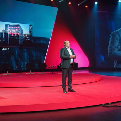 Sebastian Seitz, CEO von Eplan: «Die Zukunft liegt in der Zusammenarbeit – nur so können wir die Herausforderungen der Zukunft meistern. Die Technologien sind verfügbar. Die entscheidende Frage ist, wie wir konsequent diese Möglichkeiten in unsere Prozesse integrieren.» (Bild: Jasper Ehrich/Eplan)