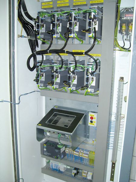 Insgesamt kommen 8 AKD-Drives und ein Industrie-PC von Kollmorgen zum Einsatz.  (Bild: Kollmorgen Europe)