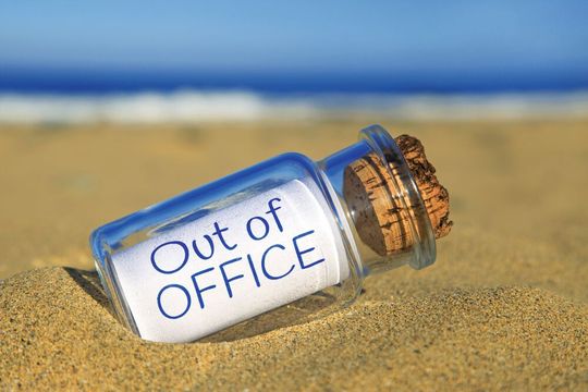 Die Seele baumeln lassen und den Urlaub genießen. Leichter gesagt als getan, denn die Cyber-Kriminellen haben Hauptsaison. (Bild:  Janina_PLD - stock.adobe.com)