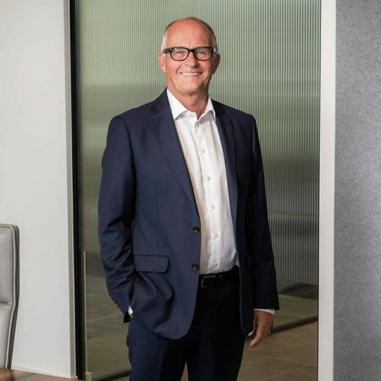 (Steve Hare ist CEO von Sage. (Bild: © Mike Tulip Photography / Sage))