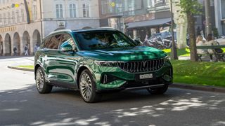 Der chinesische Staatskonzern Dongfeng kommt mit dem Voyah Free bald auch auf den deutschen Markt. In der Heimat regnet es währenddessen Kritik. (Bild: Voyah)