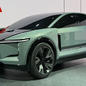 Die Japan Mobility Show in Tokio zeigt besonders viele Studen. Bei Toyota steht unter anderem der vergleichsweise konventionelle Geländewagen FT-3E im Format des RAV-4 im Rampenlicht.(Bild:  sp-x/Benjamin Bessinger)