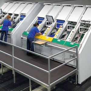 Die dynamischen Kommissioniersysteme im neuen Distributionszentrum des Onlinehändlers Mayoral ermöglichen eine Pickleistung von mehr als 1000 Teilen pro Stunde.