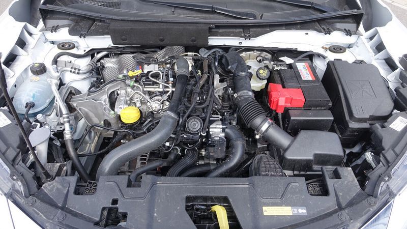 Unter der Haube arbeitete im Testwagen ein Dreizylinder mit 117 PS. Ab dem neuen Modelljahr sind es nur noch 114 PS. (Dominsky/»kfz-betrieb«)
