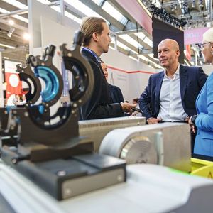 Damit die Verbindung stimmt: Mit IR PVC-U präsentiert GF Piping Systems das weltweit erste infrarot-geschweisste PVC-U-Rohrleitungssystem, das eine klebstrofffreie Verbindung ermöglicht.(Bild:  GF Piping Systems)