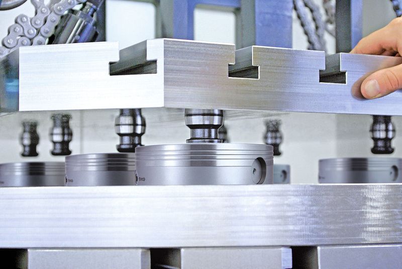 Bild 1: Ob Maschinen manuell oder automatisiert beladen werden – das Nullpunktspannsystem minimiert die Rüstzeiten und sorgt für maximale Präzision. Bild: Schunk (Archiv: Vogel Business Media)