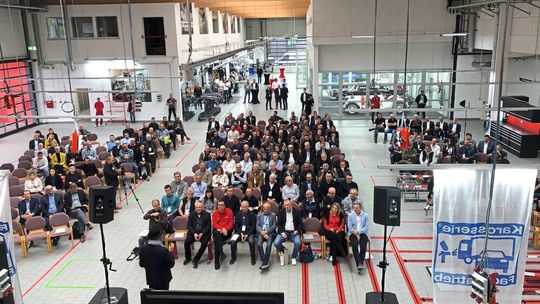 Volles Haus in Fellbach: In der modernen Betriebsstätte war reichlich Platz für die Fachausstellung und das Auditorium der Fachvorträge, das auch gerne den Gedankenaustausch nutzte. Volles Haus in Fellbach: In der modernen Betriebsstätte war reichlich Platz für die Fachausstellung und das Auditorium der Fachvorträge, das auch gerne den Gedankenaustausch nutzte.