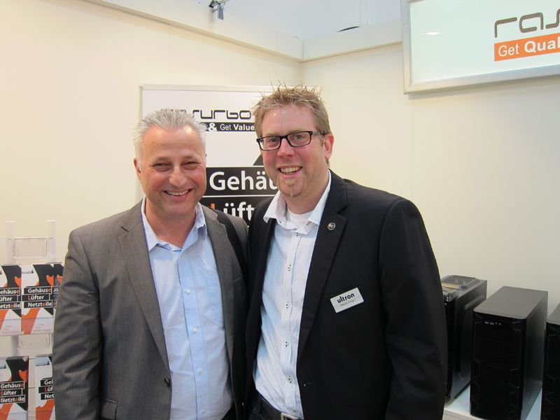 (v. l.) Claus Mostolta, Gembird, und Florian Fliegel, ultron (Bild: IT-BUSINESS)