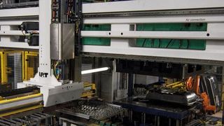 Der neue Speed-Feeder als Kernstück des Produktionssystems bietet 20 % mehr Beschleunigung und 10 % weniger Energieverbrauch als die vorherige Generation. (AP&T)