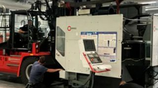 Die ersten Maschinen zogen in die neue Halle 4. Die Richardon R300, auf der bereits am 03. August wieder das erste Zahnrad gefertigt wurde. Und alle 41 Dreh-Fräs- und Verzahnungsmaschinen sind bereits umgezogen. Das ist etwa die Hälfte der wichtigsten Maschinen aus dem SPN-Maschinenpark. (SPN Schwaben Präzision)