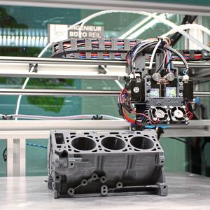 Technologien wie das Fused Deposition Modeling (FDM) oder Selektive Lasersintern (SLS) ermöglichen es, seriennahe Materialien in Prototypen und Vorserienbauteilen umzusetzen, die sich auf Anwendungen in industriellen Großserien übertragen lassen. (Bild:  CR-3d)