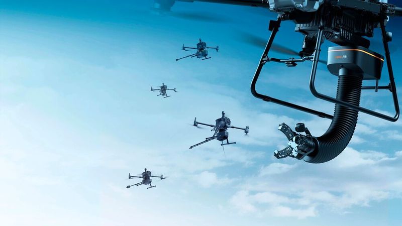 Das chinesische Unternehmen Wisson Robotics zeigt in Las Vegas seine fliegenden Soft-Roboter, darunter den AP3-P3 für die Fassadenreinigung und den vielseitigen Luftmanipulator AP30-N1. Mit der Pliabot-Technologie kann AP3-P3 die Auswirkungen von Rückstoßkräften und Schwingungen durch adaptive Balance minimieren. So wird auch die flexible Interaktion mit operationellen Zielen ermöglicht. (Bild: Wisson)