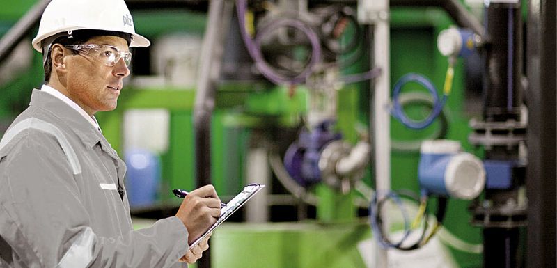 Bei erstmaliger Inbetriebnahme einer neuen Maschine oder nachträglicher Installation einer berührungslos wirkenden Schutzeinrichtung ist eine Erstinspektion durchzuführen. (Bild: Pilz)