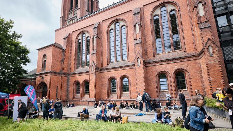 Sommerkonferenz 2026: Zwischen SpeedDating, Pub Quiz und Food Trucks entstand ein lebendiger Ort des Austauschs. (Bild:  © MARTIN DZIUBA)