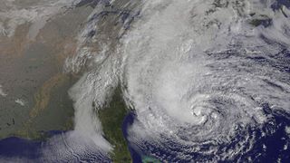 Mit voller Wucht: Der Sturm Sandy verursachte Milliarden-Schäden in den USA. Auch die Supply Chains leiden. (Bild: NASA GOES PROJECT)