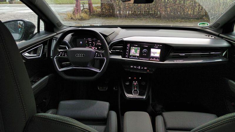 Das Cockpit wirkt etwas zerklüftet, ist aber übersichtlich. Auf Wunsch gibt es ein Head-up-Display mit Augmented-Reality-Inhalten. (Bild: Thomas Günnel/Automobil Industrie)
