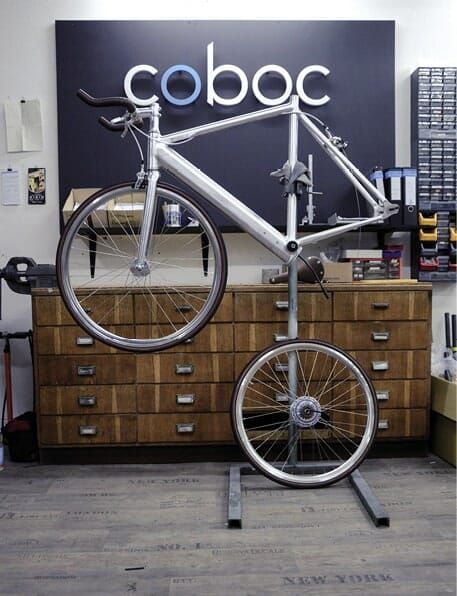 (Ein Sportwagen-Pendant mit zwei Rädern ist das Ziel dieses auf Fahrdynamik ausgerichteten Modells. Es gibt sich dabei nicht direkt als E-Bike zu erkennen. Bild: Coboc)