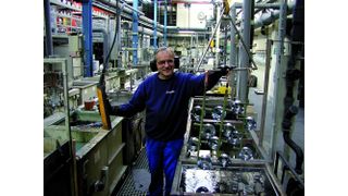 Bild 1: Galvanisieren von Einzelteilen an Gestellen. Die Teile sollten Bohrungen zur Aufhängung haben. (Archiv: Vogel Business Media)