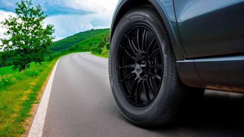 Mit dem neuen Scorpion All Season SF3 erweitert Pirelli seine „All Season”-Familie mit einer SUV-Variante. Der Reifen ist in Größen von 17 bis 21 Zoll erhältlich. (Bild: Pirelli)