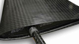 Mittlerweile sind viele CFK-Komponenten für die Luftfahrt so gestaltet, dass ihre Produktion ohne lasergestützte Projektion nur unter großem Zeitaufwand und hohem Ausschuss machbar wäre. (Bild: LA Composite)