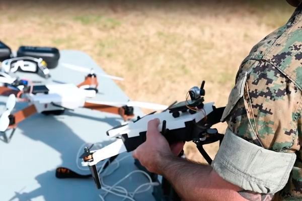 US-Armee und Marines entwickeln gemeinsam ein System, mit dem sich Drohnen auf einem 3D-Drucker bedarfsgerecht binnen 24 Stunden herstellen lassen.  (David McNally, army.mil)