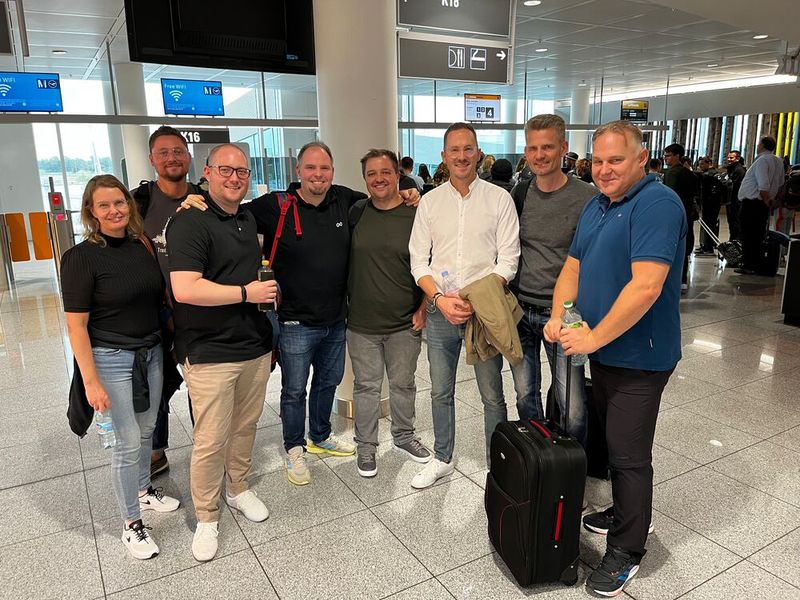 Die Münchener Gruppe ist startklar, (v. l.) Petra Novak, Ingram Micro, Engelbert Földenyi, S&K, Julian Löding, TD, Christian Tienemann, iiyama, Dominik Dütsch, Systeam, Ante Skeva, TD, Alexander Bröckel, Alldis, und Nenad Manojlovic, TD. (Bild: Vogel IT-Medien GmbH)