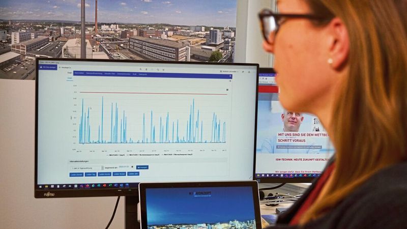 Jahresverlauf der berechneten TOC-Fracht eines Industrieparkbetriebes anhand von analysierter Konzentration und eingeleiteter Wassermenge in die Biologische Abwasserreinigungsanlage. TOC bedeutet „Total Organic Carbon“ und steht für die Summe des organischen Kohlenstoffs in einer Probe. (Infraserv Wiesbaden)