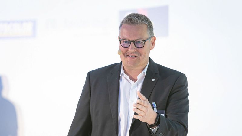 Regress gegen Werkstätten und Rechnungskürzungen waren die Themen von Verkehrsfachanwalt Henning Hamann, Geschäftsführer ETL Kanzlei Voigt Rechtsanwälte. (Bild: Stefan Bausewein)