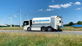 Faun kombiniert in seinem Müllfahrzeug eine Traktionsbatterie mit bis zu drei Brennstoffzellen-Stacks. (Bild: Faun)