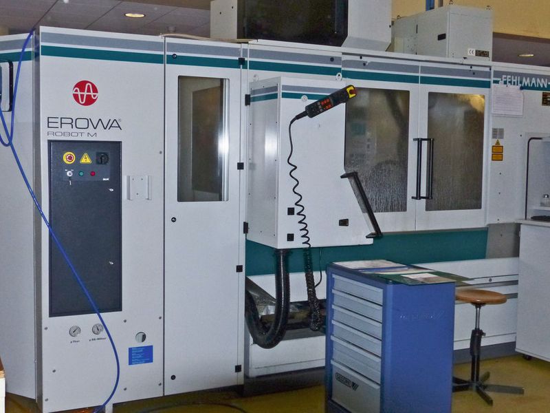 Auf diesen Maschinen wird seit dem Jahr 2000 das gleiche Werkstückspektrum mit Toleranzen innerhalb weniger Hundertstelmillimeter gefertigt. (Fehlmann)