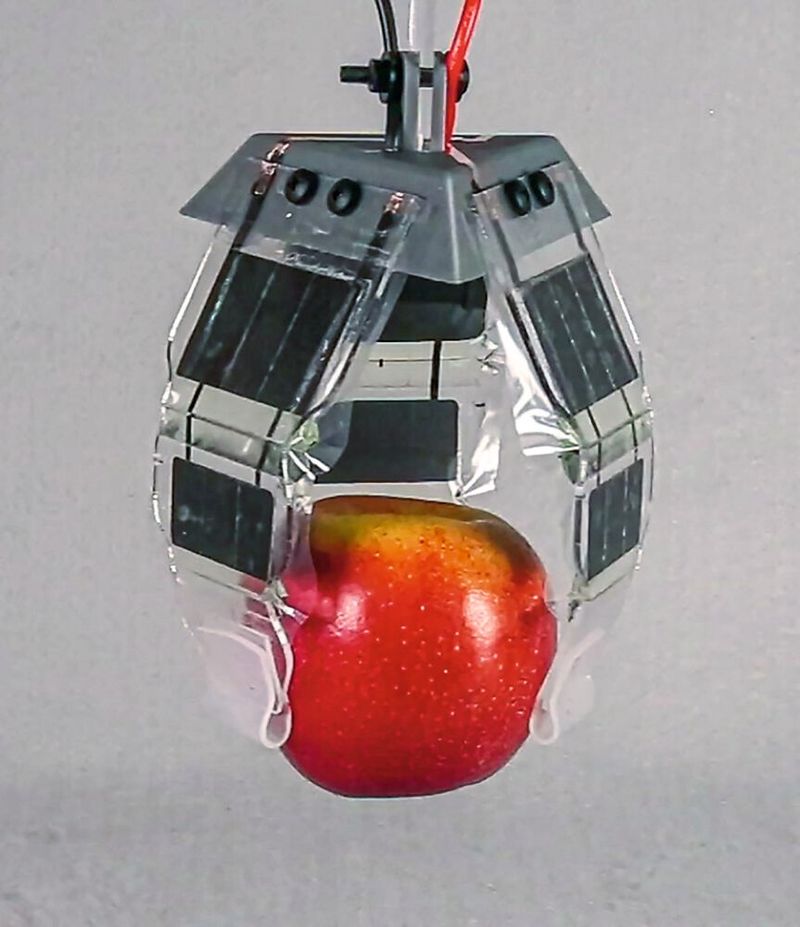 Dieser einfach aufgebaute und schnell herstellbare dreiarmige elektrohydraulische Greifer garantiert den schnellen und sicheren Zugriff von leichten Objekten. Dieser einfach aufgebaute und schnell herstellbare dreiarmige elektrohydraulische Greifer garantiert den schnellen und sicheren Zugriff von leichten Objekten.