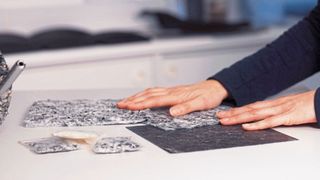 Die Auswahl der Werkstoffe hat einen großen Einfluss auf die Umweltbilanz von Autositzen: Wird beispielsweise Leder als Bezug verwendet, kann sich die CO2-Bilanz des Sitzes verdoppeln. (Faurecia)