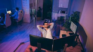 Wer in der IT-Abteilung eines kleinen oder mittleren Unternehmens arbeitet, kann auf Entlastung hoffen. (Bild: © – deagreez – stock.adobe.com)