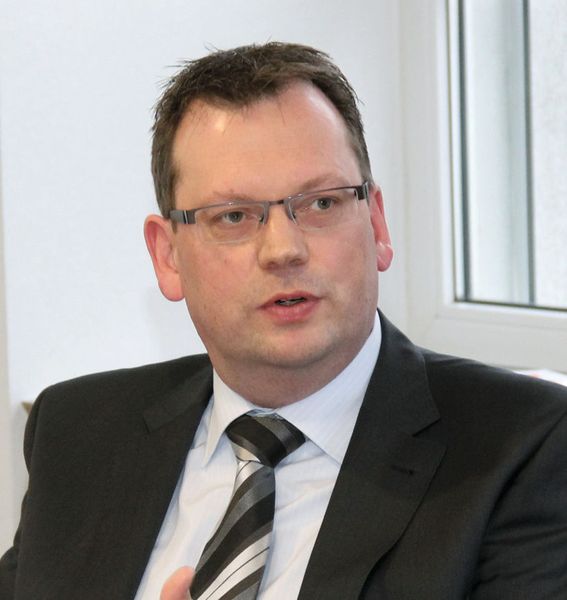 Dr. Klaus Roosen, Konstruktionsleiter Systemtechnik/Aggregatebau bei der Parker Hannifin GmbH: „Die Hydrostatik ist ein Beispiel für die Vielfältigkeit der abgedeckten Funktionen in der Werkzeugmaschine.“ (Bild: Krampert)