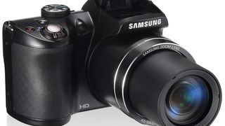 Die WB100 von Samsung ist eine Bridgekamera mit 26-fachem Zoom und einer Auflösung von 16 Megapixeln. (Archiv: Vogel Business Media)