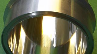 Die so genannte Randschichtbildung, die eigentlich beim Einfahren des Motors stattfindet, wollen Chemnitzer Forscher in die Fertigung vorverlegen. Erreichen wollen sie das unter anderem mittels besonderer Schneiden für die Zylinderlaufflächen. (Foto: Fraunhofer IWU)