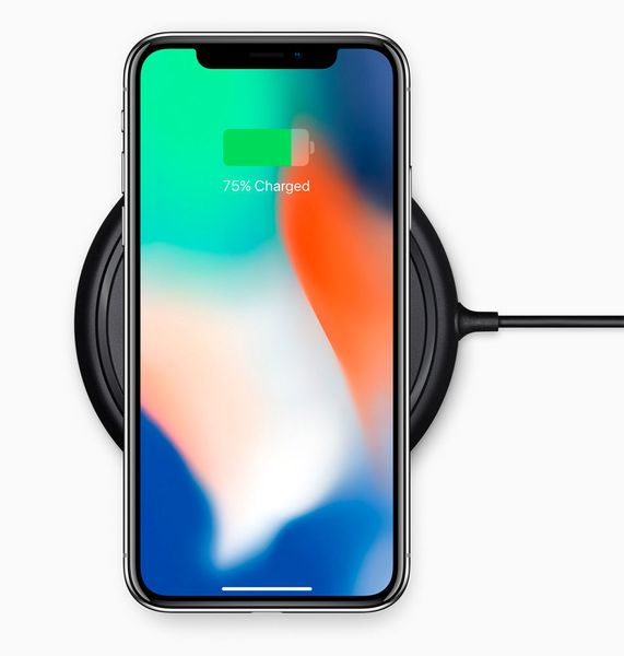 Die Glas-Rückseite des iPhone X ermöglicht drahloses Laden. (Apple)