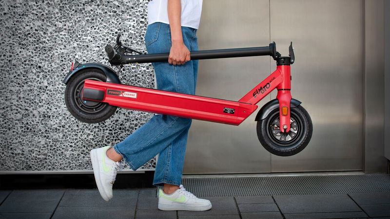 Knapp 20 Kilogramm wiegt der Roller. (Bild: Govecs)