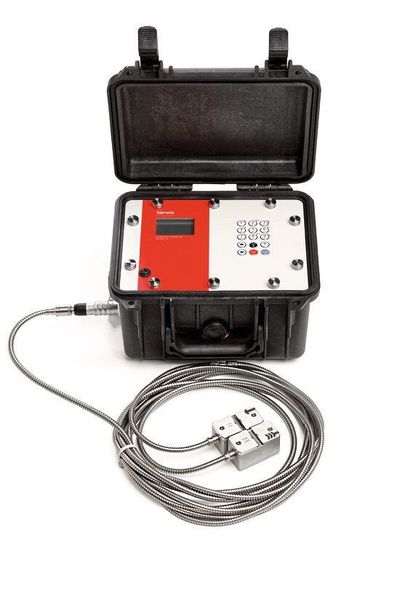 Portabler, wasserfester Ultraschalldurchflussmesser KATflow 210 ideal für die Installation in
schwer zugänglichen Gebieten ohne Zugang zu externer Stromversorgung. (Katronic)