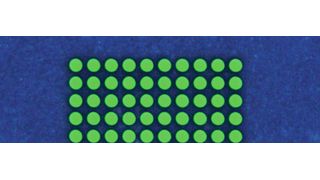 Mit dem Femtolaser sind die unterschiedlichsten Lochgeometrien realisierbar.  Messtechnisch sind die sauberen Lochkanten nachweisbar. Die Symmetrien sind sehr präzise und die Wiederholgenauigkeit sehr hoch. Hier auf dem Bild: Runde Löcher mit Durchmesser 30um in Si3N4 Material. (Bild: Posalux)