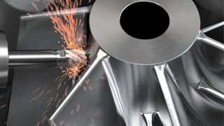 Eine ausgewogene Bearbeitungsstrategie ist bei der HRSA-Bearbeitung in Sachen Triebwerkskomponenten unabdingbar. Mit dem Werkzeug Coromill 316 von Sandvik gelingt zum Beispiel das Fräsen von Materialien aus der ISO-P- und ISO-S-Gruppe. (Bild: Sandvik Coromant)